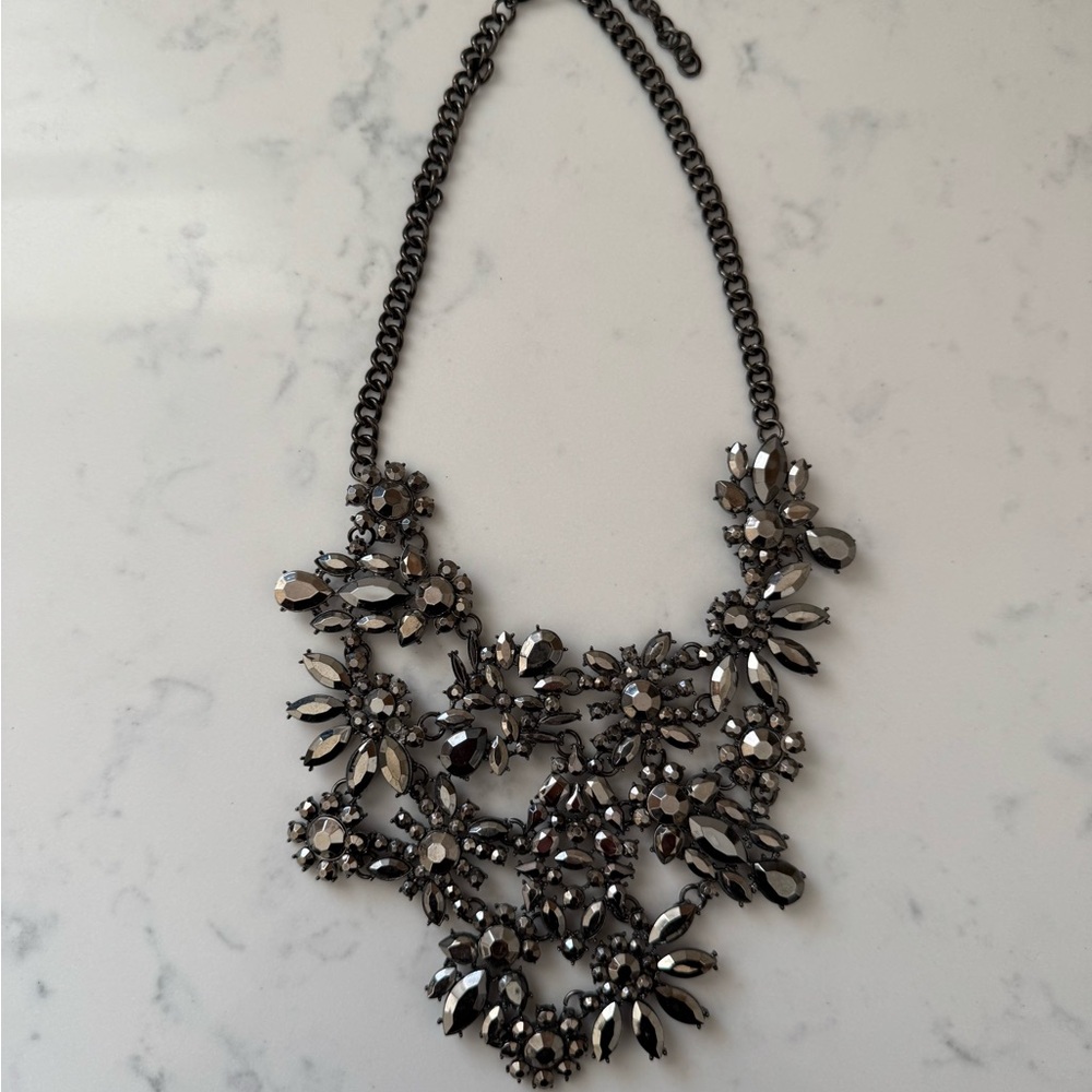 Elegant Black Floral Necklace